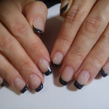 Маникюр и педикюр
                    Мастер маникюра Александра Кривой Рог