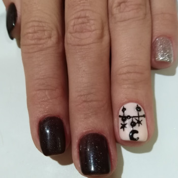 Маникюр и педикюр
                    Мастер маникюра Александра Кривой Рог