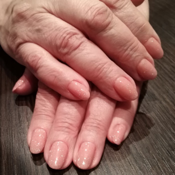 Маникюр и педикюр
                    Мастер маникюра Александра Кривой Рог