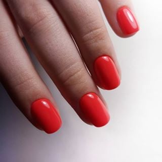 Красный маникюр на короткие ногти яркий, фото -  Nail Bar