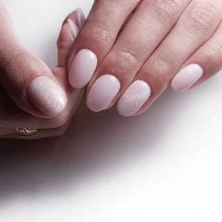 Ніжний манікюр нюдовий світлий, фото -  Nail Bar