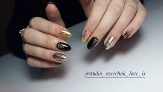 Манікюр з блискітками чорний із золотом, фото -  Love is Nails