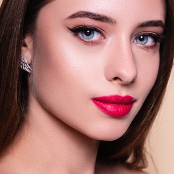 Макияж (любого вида и сложности)
                    Визажист Янина Киев