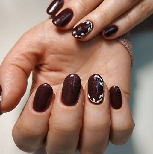 Маникюр с рисунком бордовый темный, фото -  Soledad Beauty