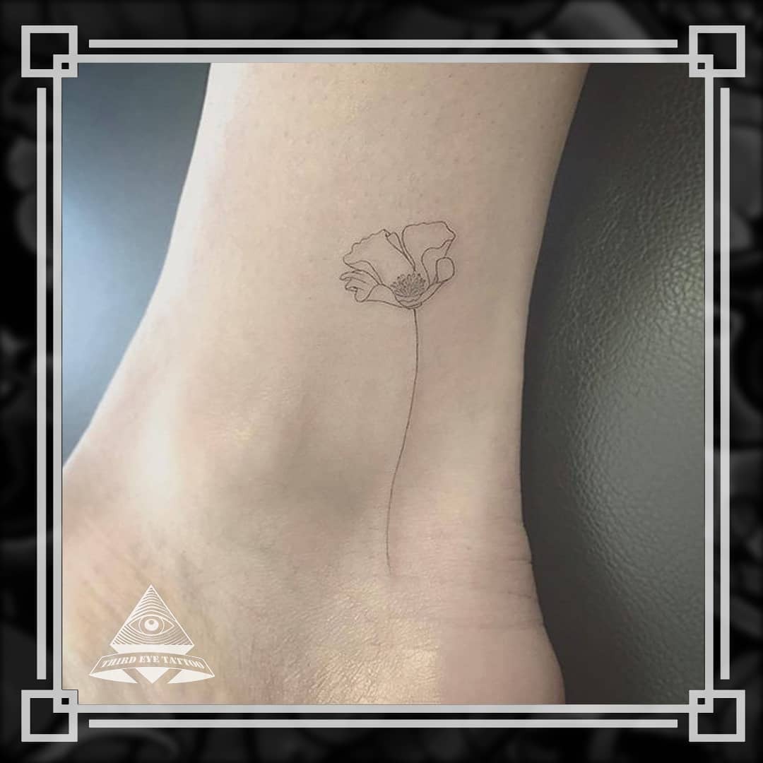 Для дівчат чорно-білі мінімалізм, фото - Тату салон Third Eye Tattoo