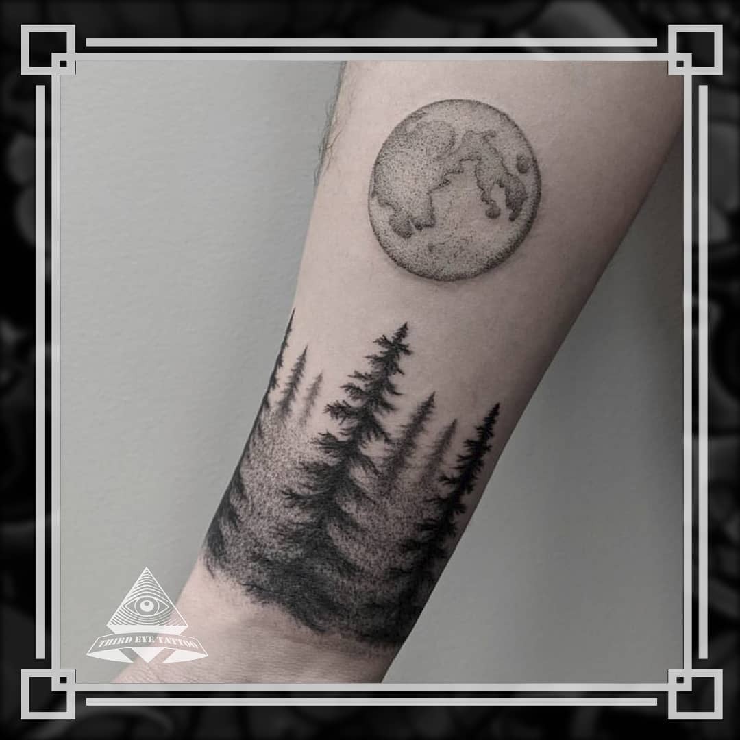 Мужские на предплечье черно-белые, фото - Тату салон Third Eye Tattoo