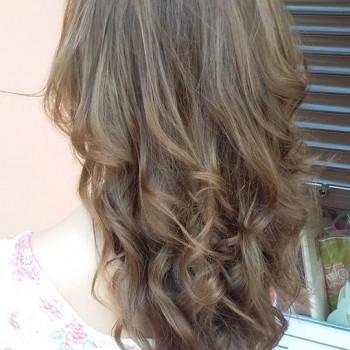 Осветление волос прядями (мелирование, шатуш, балаяж, штопка и пр.)
                    Парикмахер-колорист Алла Харьков