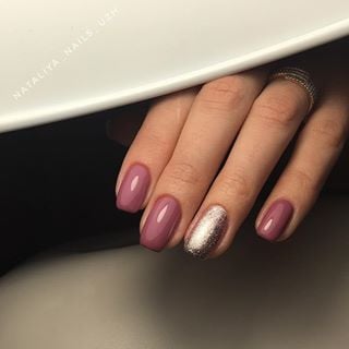 Манікюр з блискітками фіолетовий із золотом, фото - Майстер манікюру Наталія