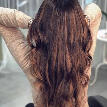 Окрашивание волос 
Укладка волос 