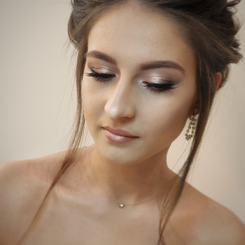 Прически
                    Візажист Ольга Плукчи Одеса