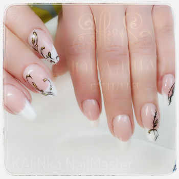 Корекция гелевых ногтей
                    Ногтевая студия Юналіна Ровно