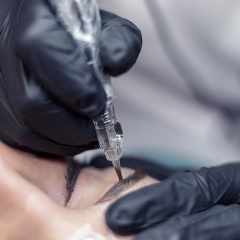 Пудровые брови
                    Студія татуажу Lbar Київ