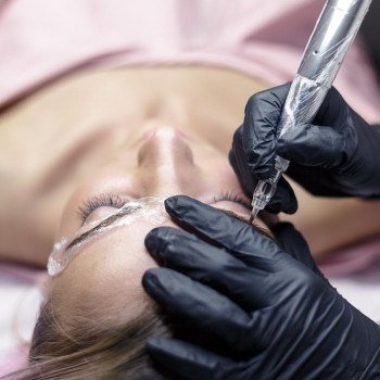 Микроблейдинг бровей
                    Студія татуажу Lbar Київ