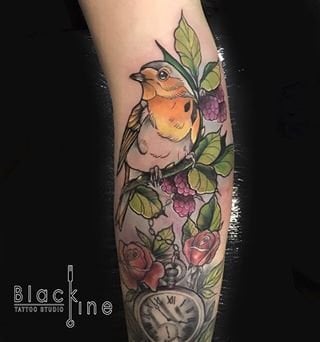 На ноге роза цветные, фото -  Black Line Tattoo