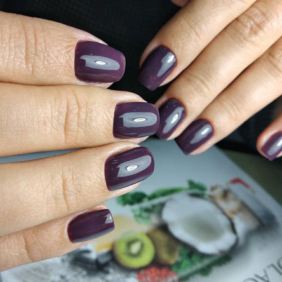 Манікюр на короткі нігті осінь темний, фото - Салон краси Bella Vita