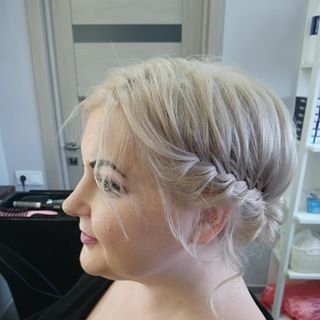 Стрижка на короткие волосы платиновый блонд прическа пучок, фото - Визажист Яна Коротун
