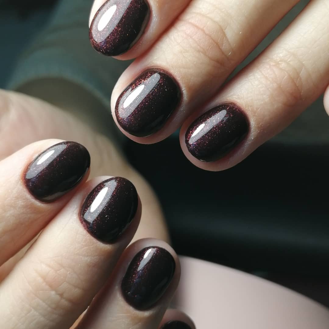Маникюр с блестками бордовый однотонный (монохромный), фото - Мастер маникюра Леонтьева Анна