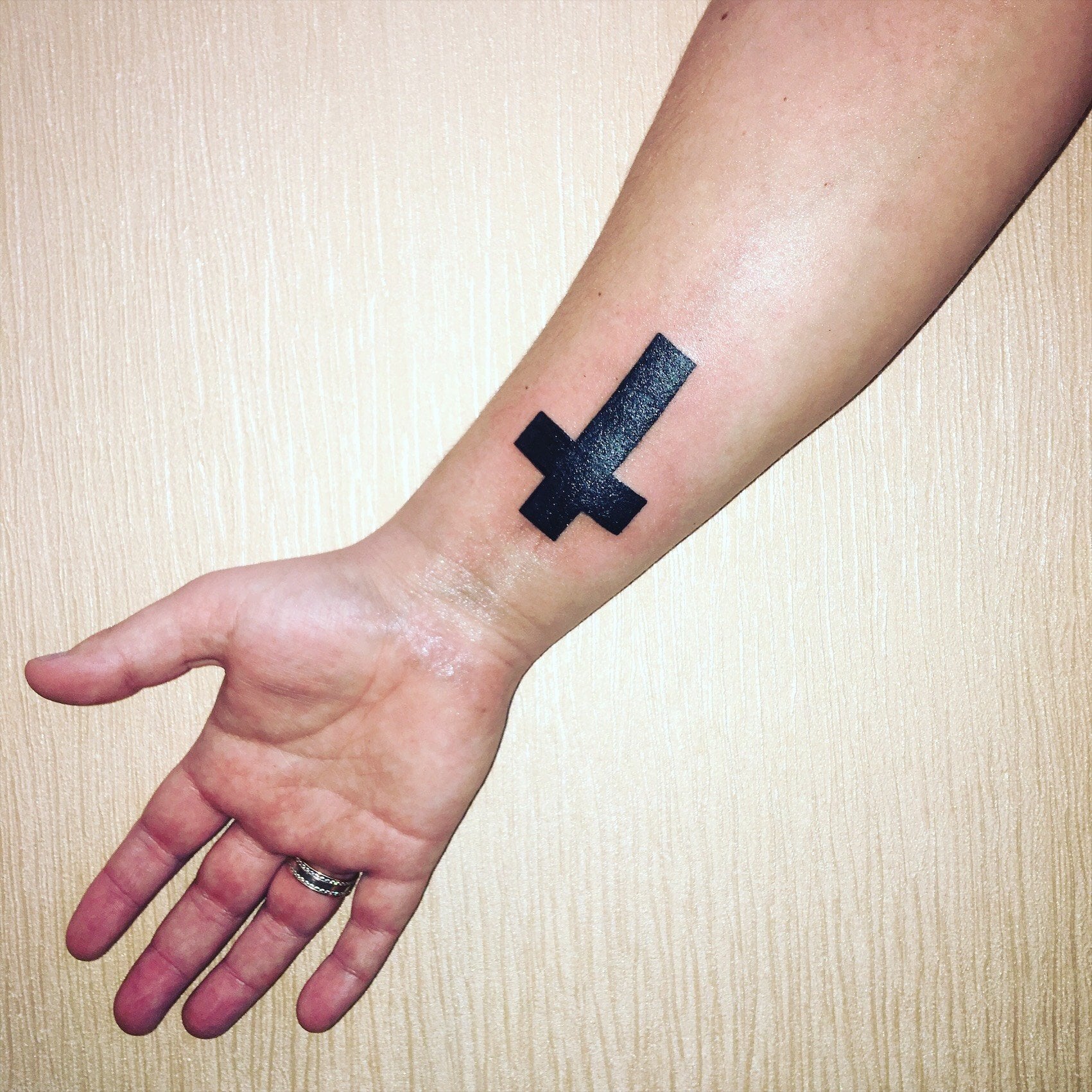 Для дівчат хрест міні, фото - Тату майстер Ирина