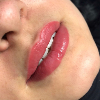 Татуаж бровей, губ, век
                    Мастер перманентного макияжа Полина Херсон