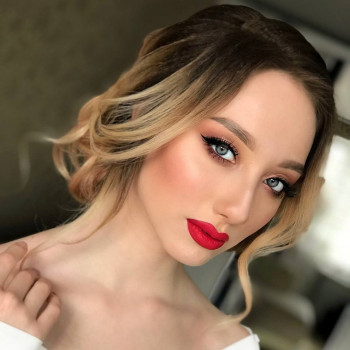 Вечерний макияж
                    Визажист Инна Киев