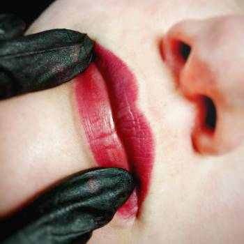 Перманентный макияж губ