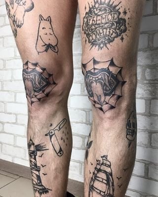Мужские на ноге черно-белые, фото - Тату салон Dark Space Tattoo
