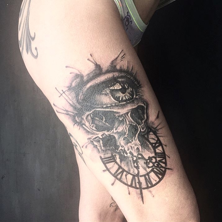 Око череп годинник, фото - Тату майстер Денис Чернов