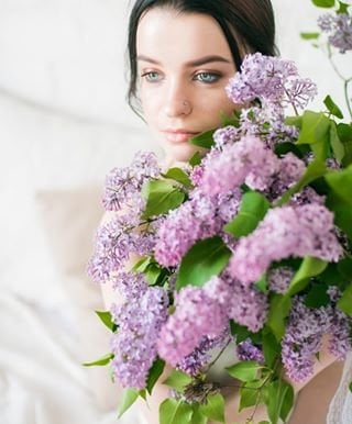 Ніжна фотосесія з бузком портретна, фото - Візажист Татьяна Буренко