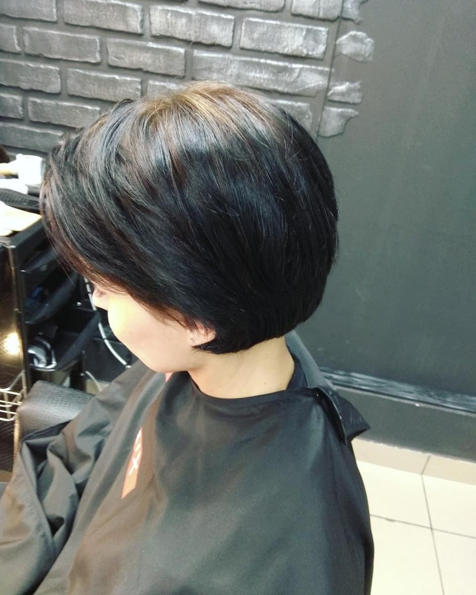 Короткая женская стрижка на короткие волосы, фото -  THE ONE beauty bar