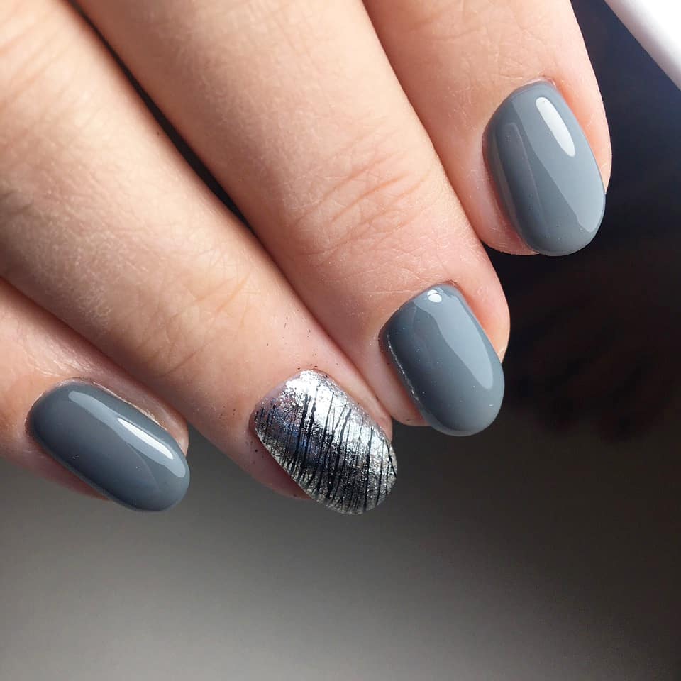 Манікюр зі сріблом сірий на овальні нігті, фото - Нігтьова студія Fantasy nail