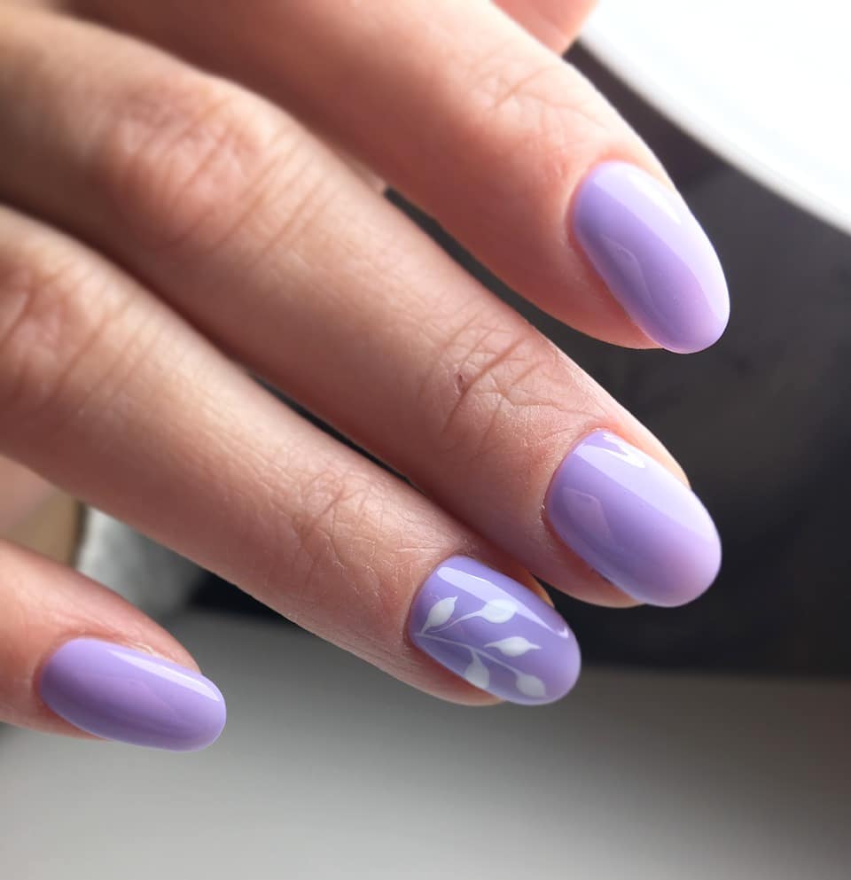 Маникюр с рисунком лиловый на овальные ногти, фото - Ногтевая студия Fantasy nail