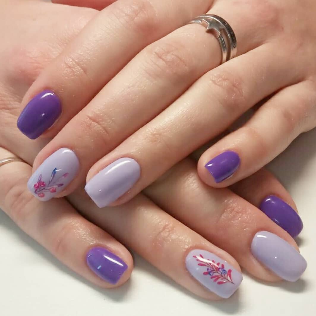 Нежный маникюр с рисунком фиолетовый, фото - Ногтевая студия Fantasy nail