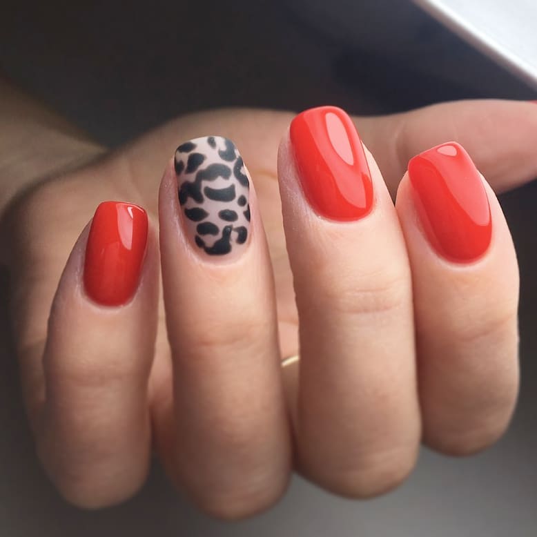 Красный маникюр яркий на квадратные ногти, фото - Ногтевая студия Fantasy nail