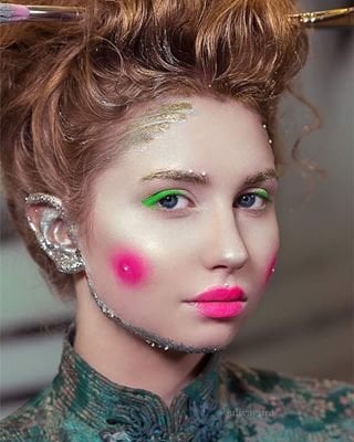 Яркий макияж необычный глаз с блестками, фото - Визажист Варвара Акулова