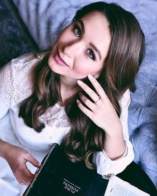 Фотосесія вдома ніжна з книгами, фото - Перукар-візажист Олена Омельченко
