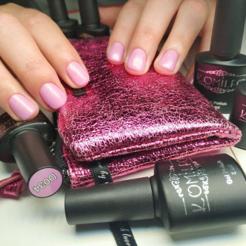 Маникюр с покрытием гель лаком (1 тон)
                    Салон красоты Beauty Segment Киев