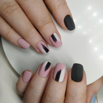 Маникюр с покрытием гель-лаком + дизайн
                    Салон красоты Beauty Segment Киев