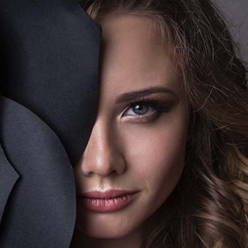 Верхня губа (жіноча)