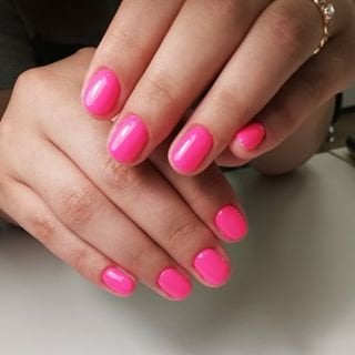 Маникюр на короткие ногти яркий розовый, фото - Мастер маникюра Сніжана Кулік
