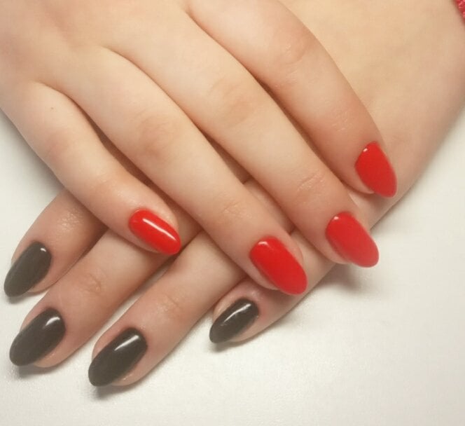 Червоний манікюр чорний різнокольоровий, фото - Нігтьова студія Fantasy nail