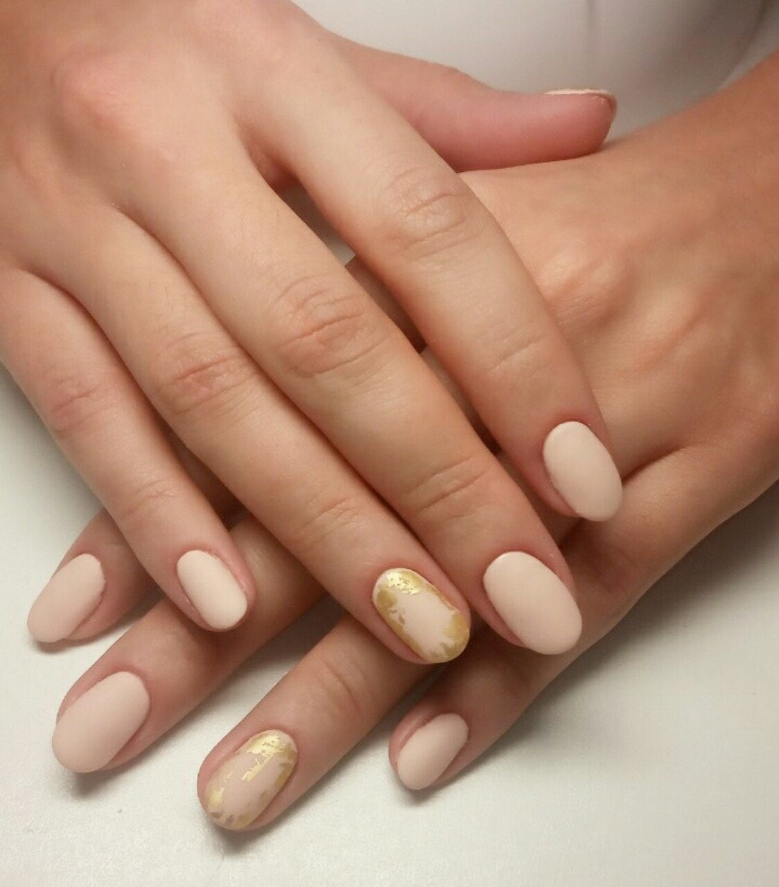 Ніжний манікюр нюдовий із золотом, фото - Нігтьова студія Fantasy nail