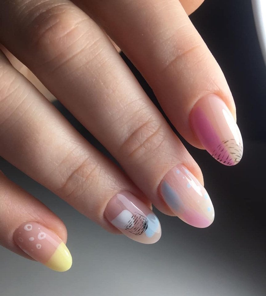 Манікюр з малюнком різнокольоровий прозорий, фото - Нігтьова студія Fantasy nail
