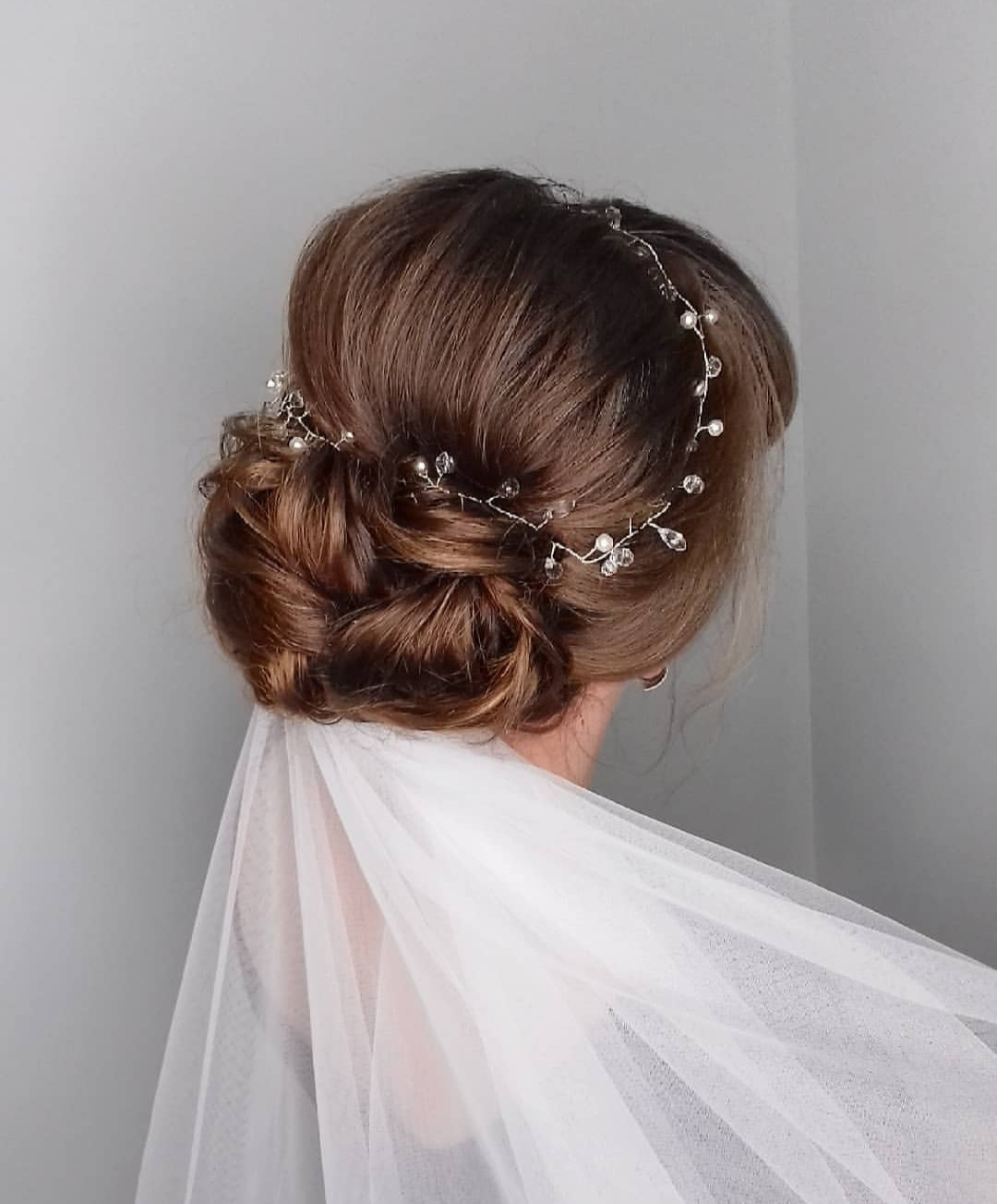 Укладка волосся весільна зачіска пучок, фото - Нігтьова студія Candy Beauty Bar