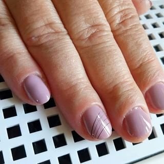 Маникюр на короткие ногти нежный с рисунком, фото - Мастер маникюра Алина