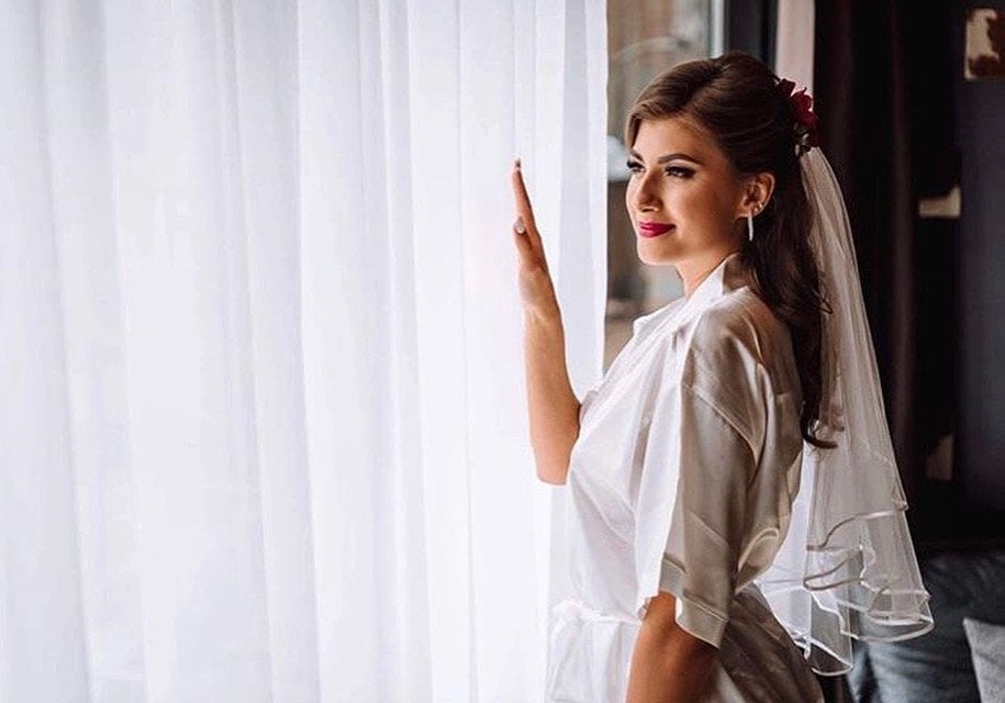 Весільна фотосесія портретна у халаті, фото - Візажист Аліна Ліпчей