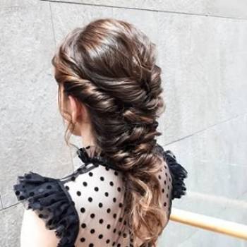 Вечірня зачіска від
1000 грн
час створення 40-60 хв    