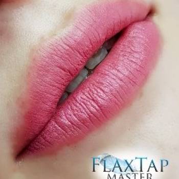 Губы в ручной технике напыления FlaxTap