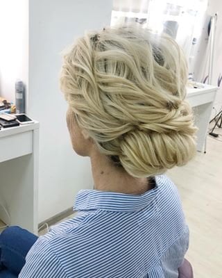 Укладка волосся світле зачіска пучок, фото -  Лилия Забара