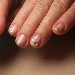 Маникюр на короткие ногти нюдовый с блестками, фото - Мастер маникюра Мария Афукова