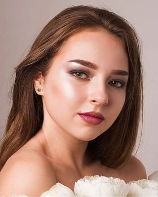 Фотосесія у студії на білому тлі портретна, фото - Візажист Наталия Суслова